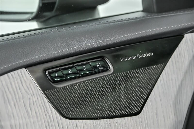 2022 Volvo XC90 2nd Gen - Image 16 of 21