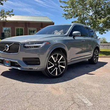 2022 Volvo XC90 T6 Momentum