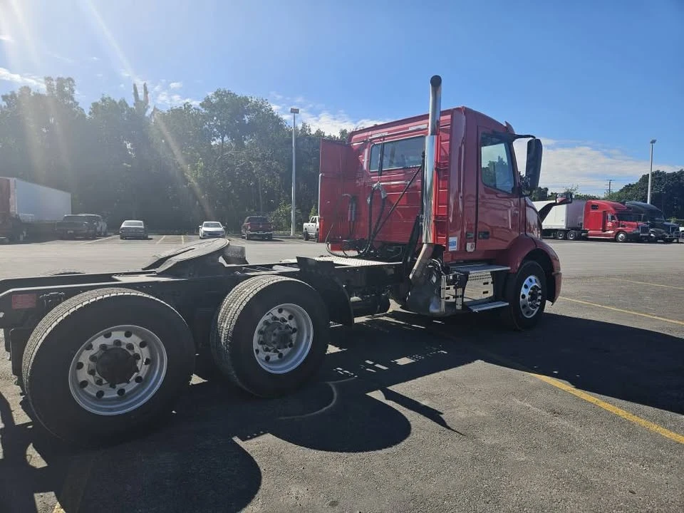 2022 Volvo - Image 10 of 20