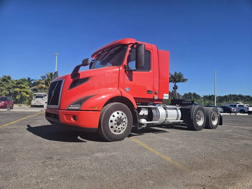 2022 Volvo - Image 18 of 20