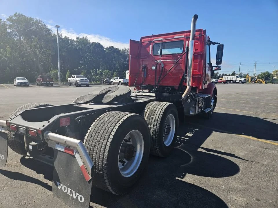 2022 Volvo - Image 14 of 20