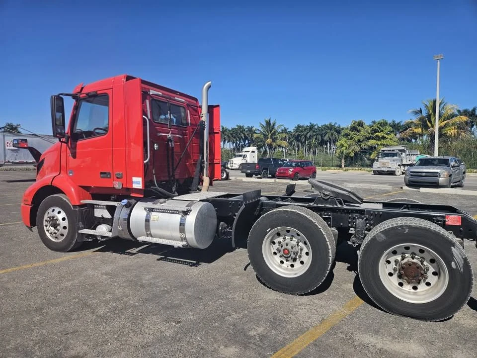 2022 Volvo - Image 13 of 20