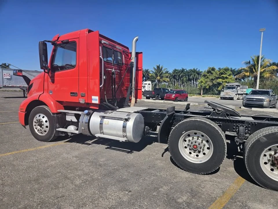 2022 Volvo - Image 16 of 20