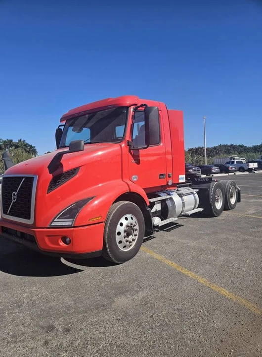 2022 Volvo - Image 2 of 20