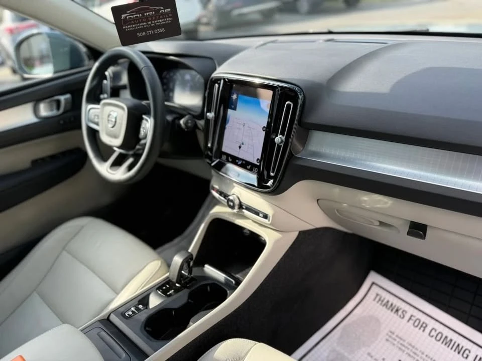 2022 Volvo XC40 - Image 18 of 20