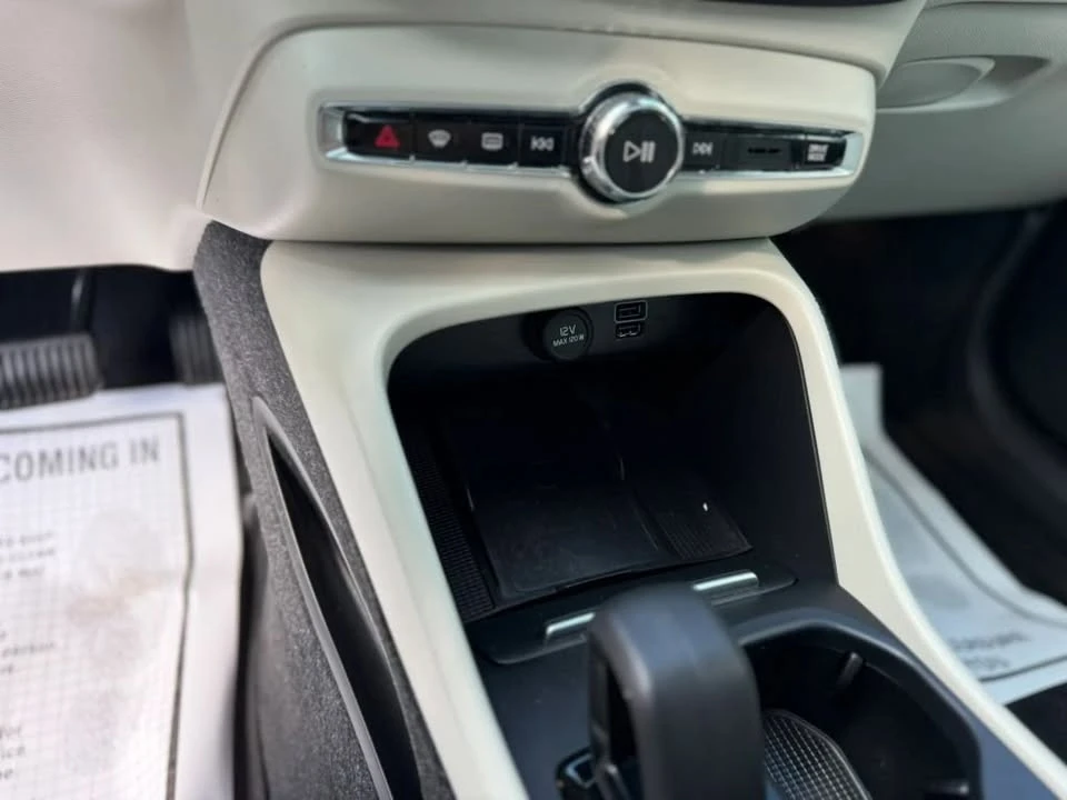2022 Volvo XC40 - Image 16 of 20