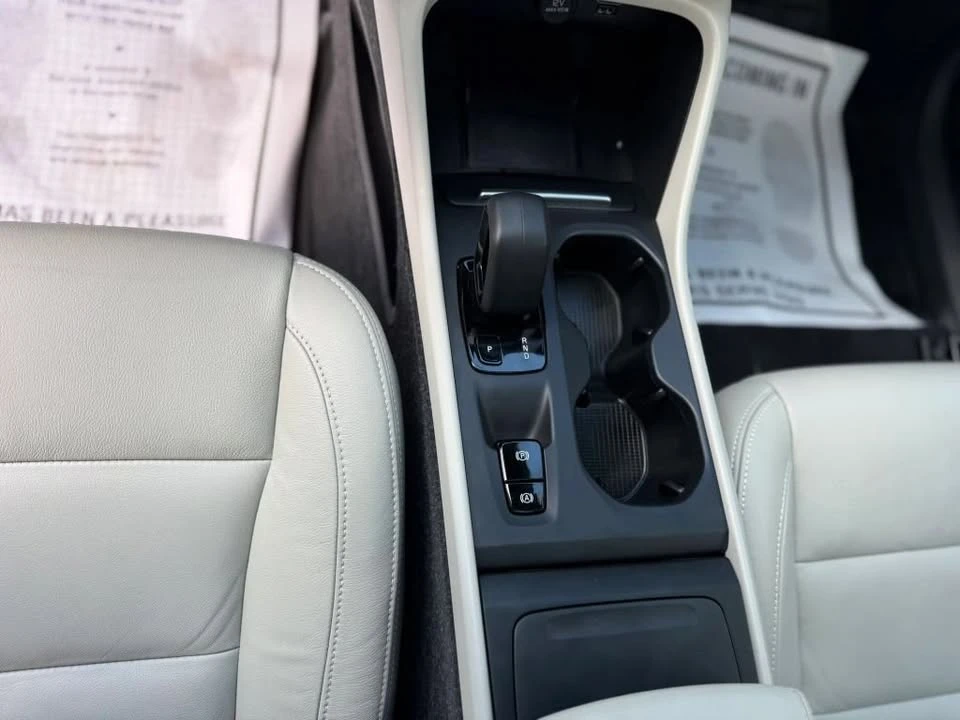 2022 Volvo XC40 - Image 15 of 20