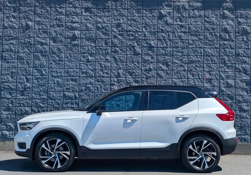 2022 Volvo XC40 - Image 3 of 9