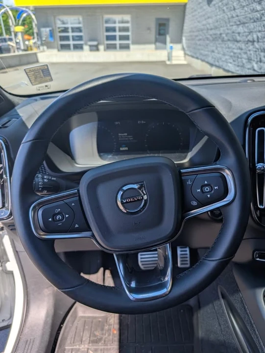 2022 Volvo XC40 - Image 7 of 9