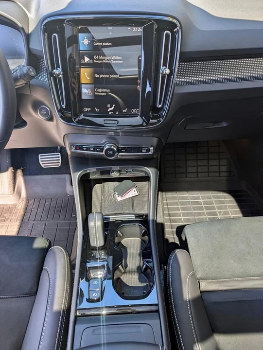 2022 Volvo XC40 - Image 8 of 9