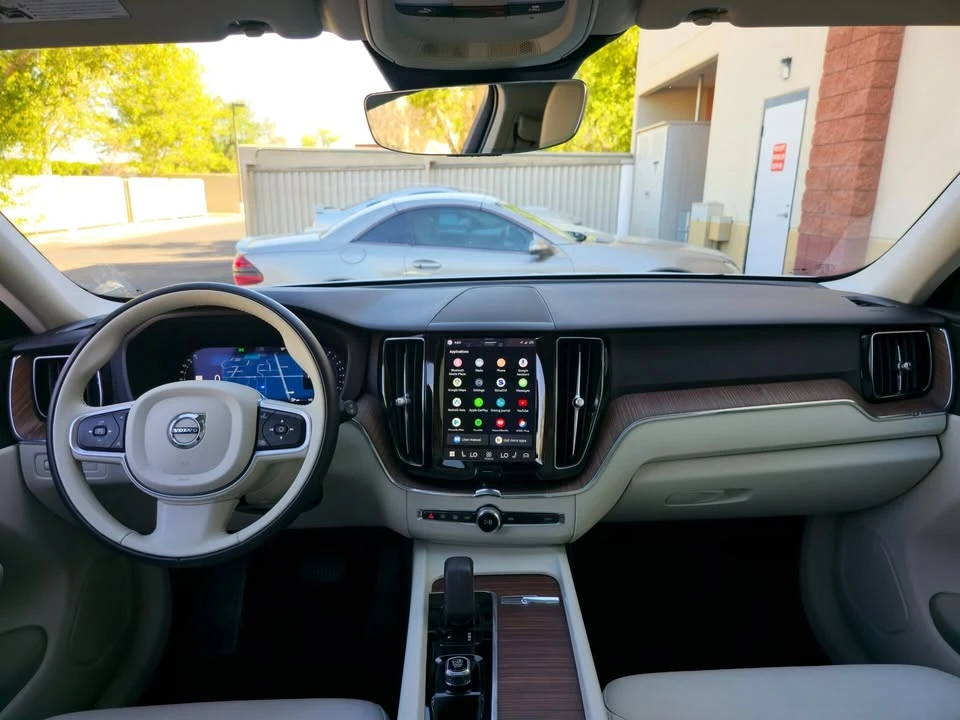 2022 Volvo XC60 2nd Gen - Image 14 of 17