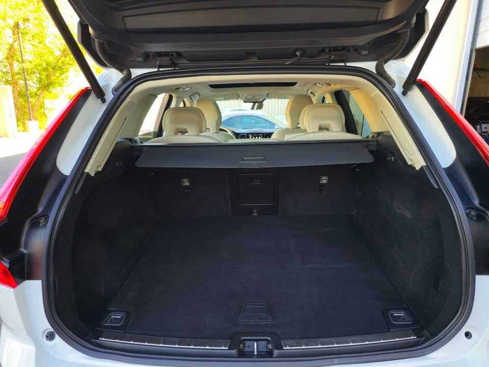 2022 Volvo XC60 2nd Gen - Image 5 of 17