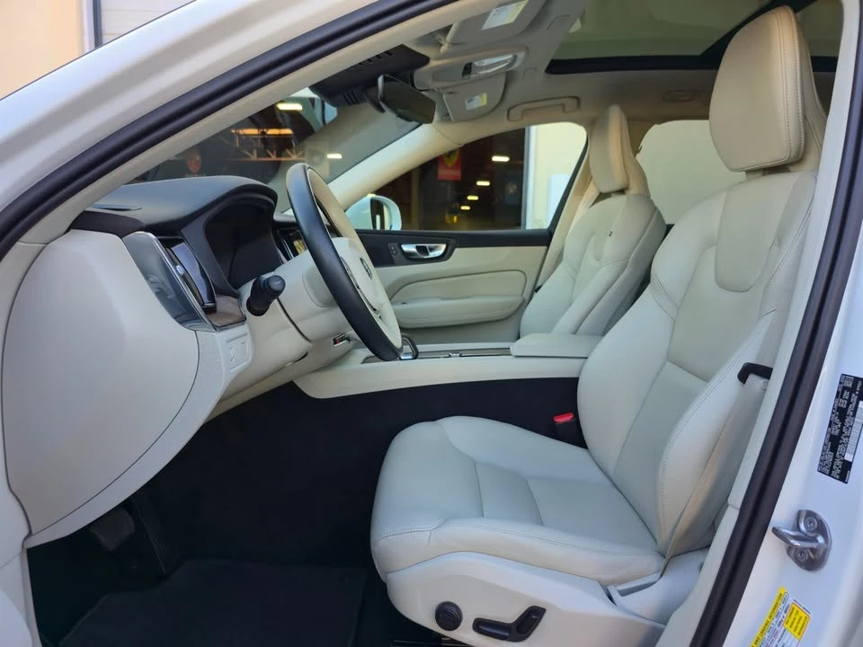 2022 Volvo XC60 2nd Gen - Image 12 of 17
