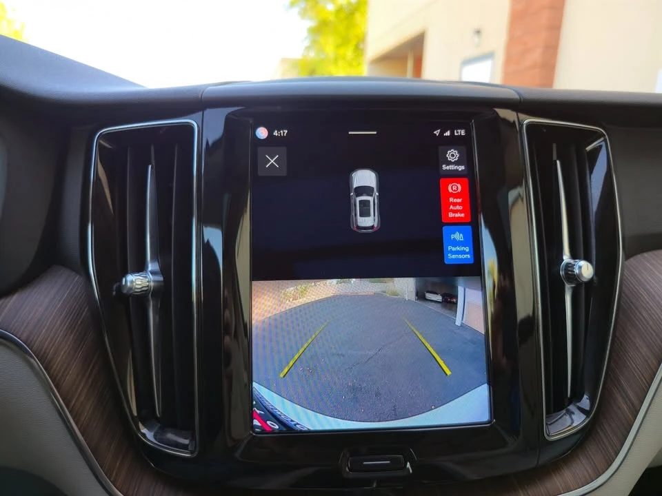 2022 Volvo XC60 2nd Gen - Image 15 of 17