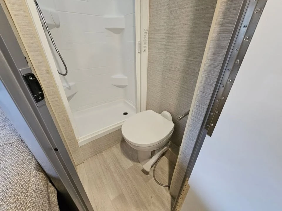 2022 Winnebago - Image 19 of 20