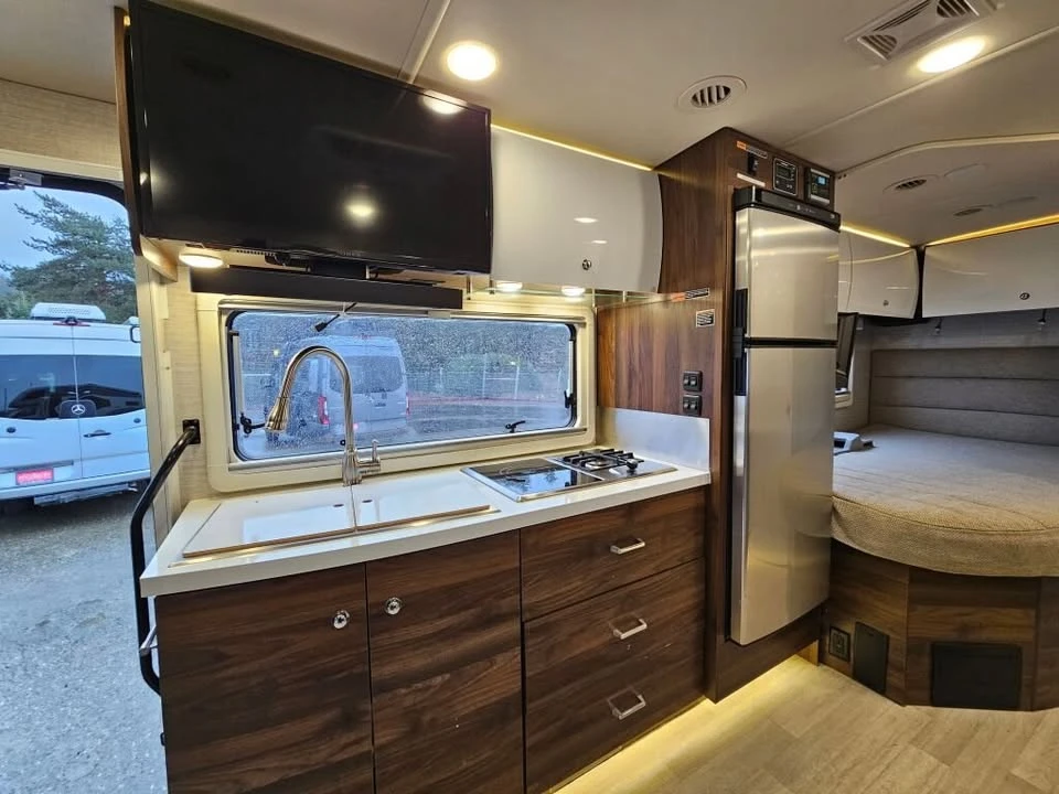 2022 Winnebago - Image 15 of 20