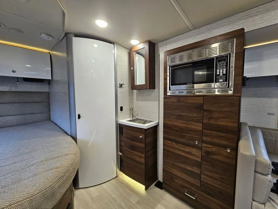 2022 Winnebago - Image 17 of 20