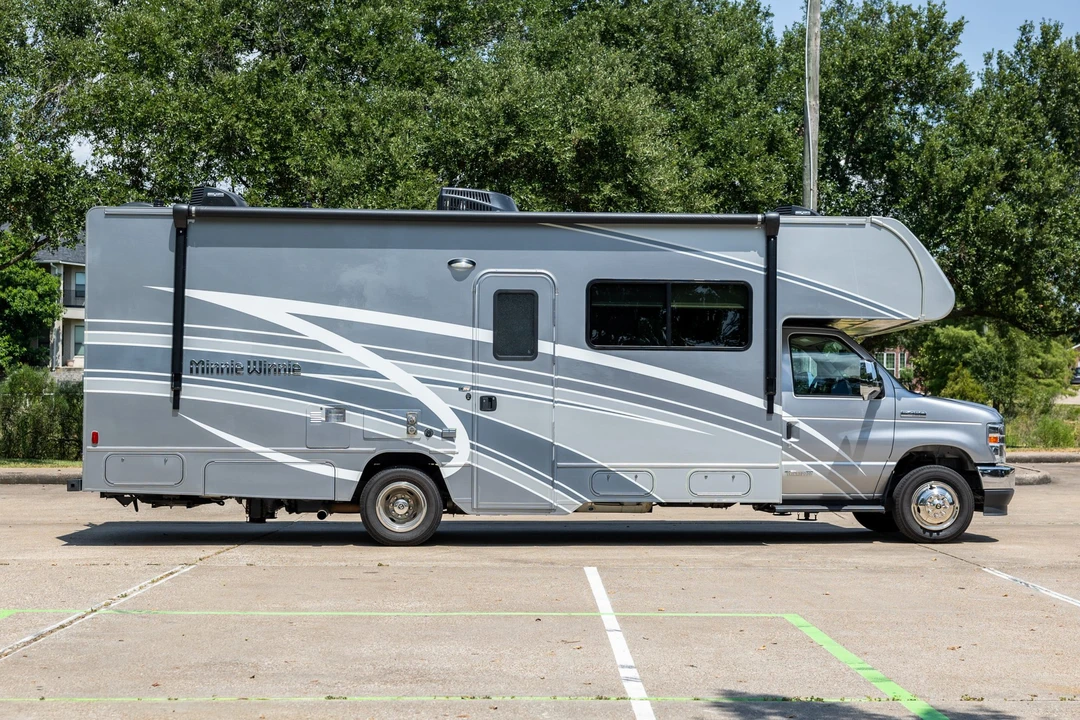 2022 Winnebago - Image 4 of 31