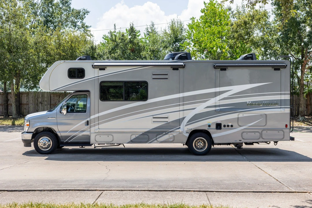 2022 Winnebago - Image 7 of 31