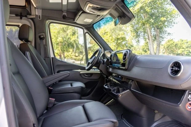 2022 Winnebago - Image 6 of 9