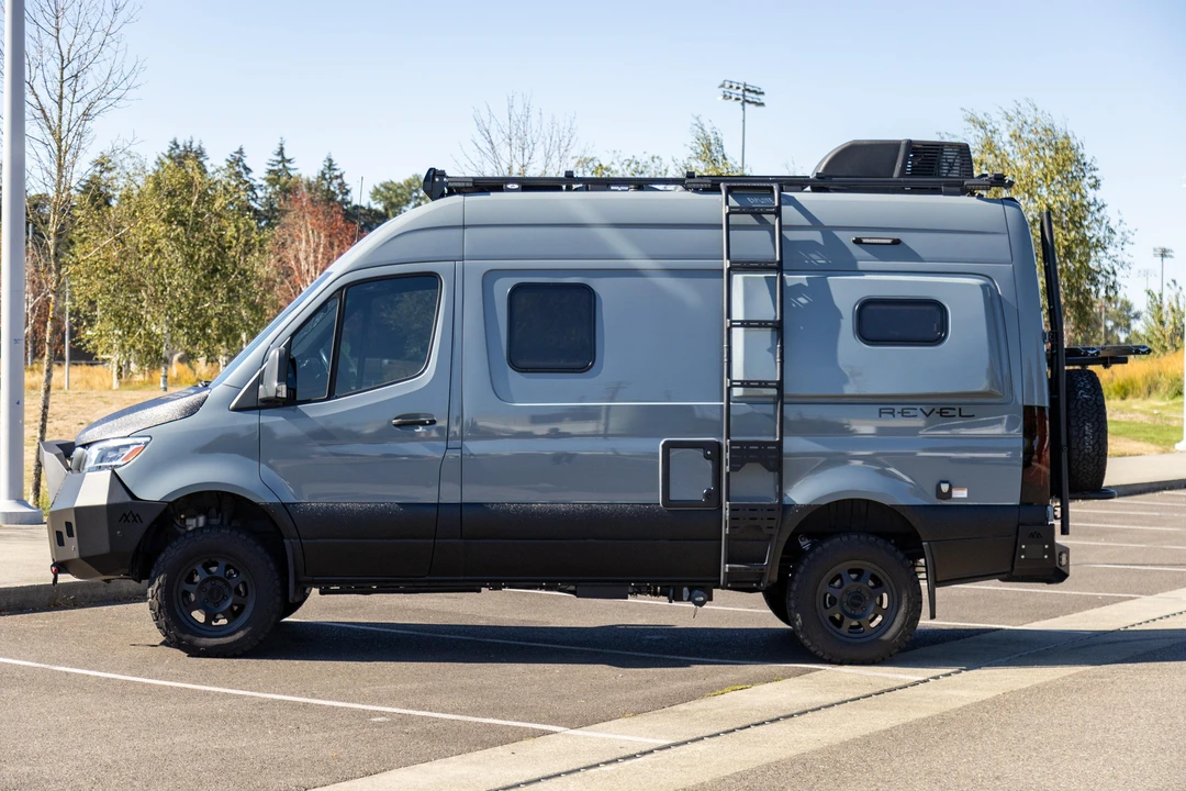 2020 Winnebago - Image 3 of 31