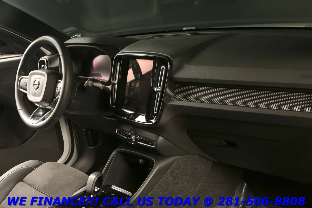 2022 Volvo XC40 - Image 18 of 21