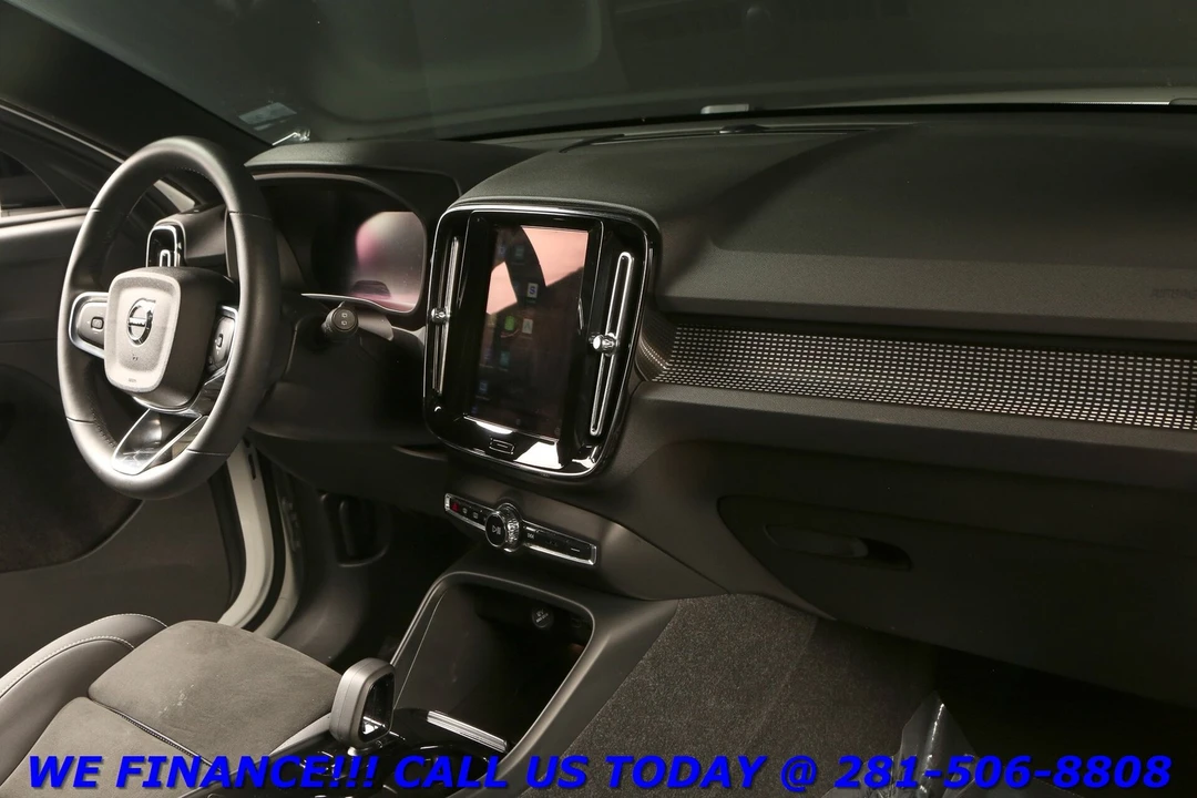 2022 Volvo XC40 - Image 18 of 21