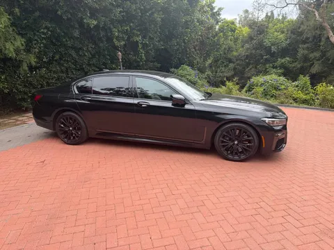2022 BMW 740i