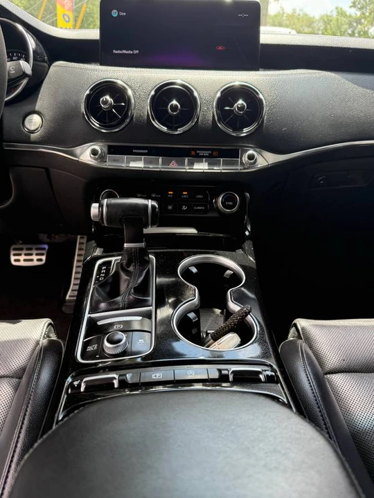 2022 Kia Stinger GT - Image 7 of 16