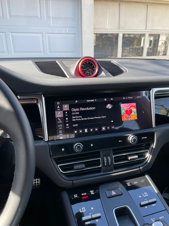 2023 Porsche Macan - Image 6 of 11