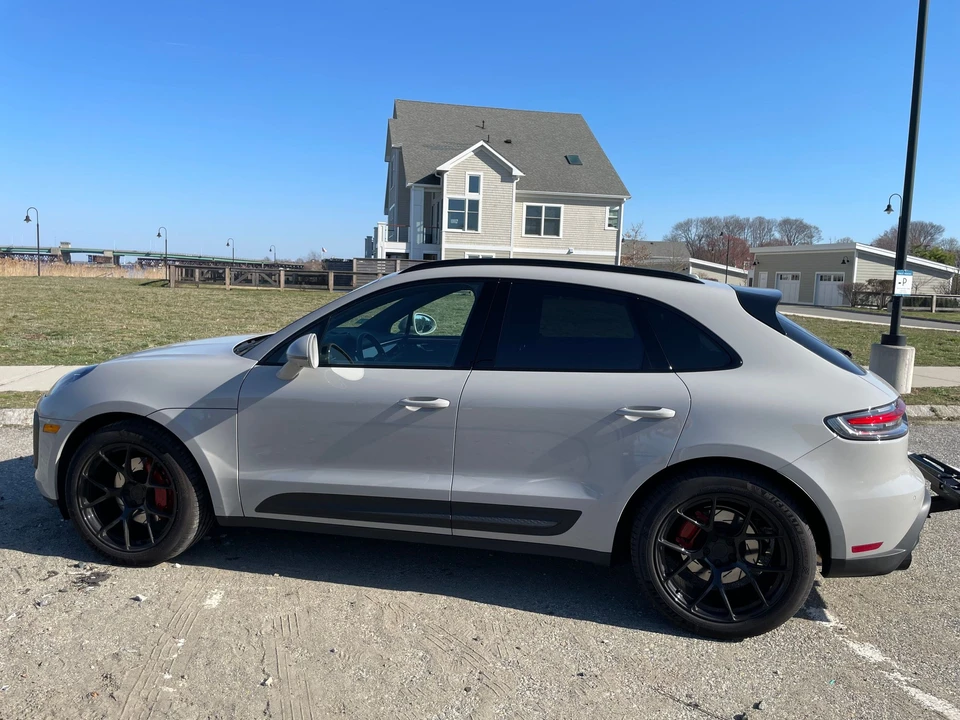 2023 Porsche Macan - Image 5 of 11