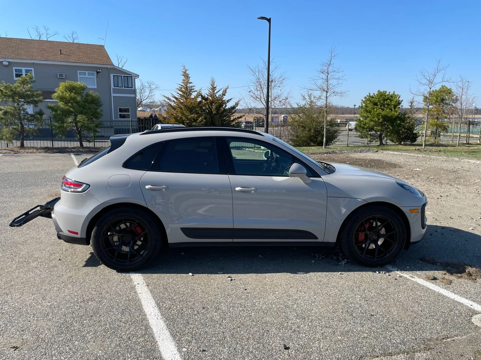2023 Porsche Macan - Image 2 of 11