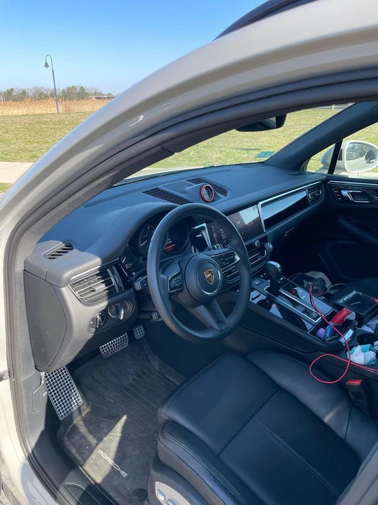 2023 Porsche Macan - Image 4 of 11