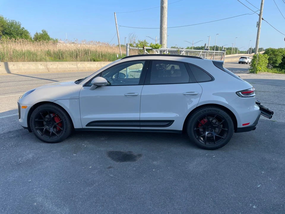 2023 Porsche Macan - Image 10 of 11