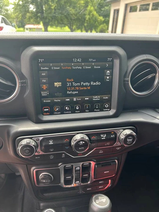 2022 Jeep JL Wrangler - Image 13 of 16
