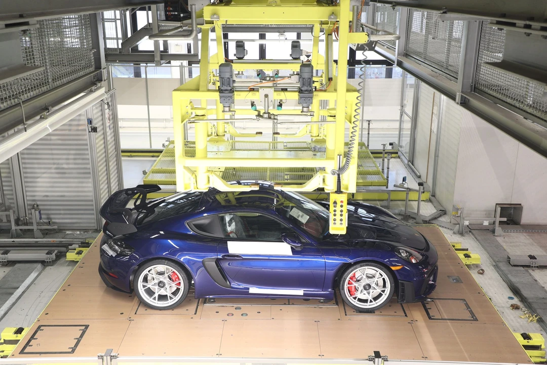 2023 Porsche 718 Cayman GT4 RS - Image 4 of 12