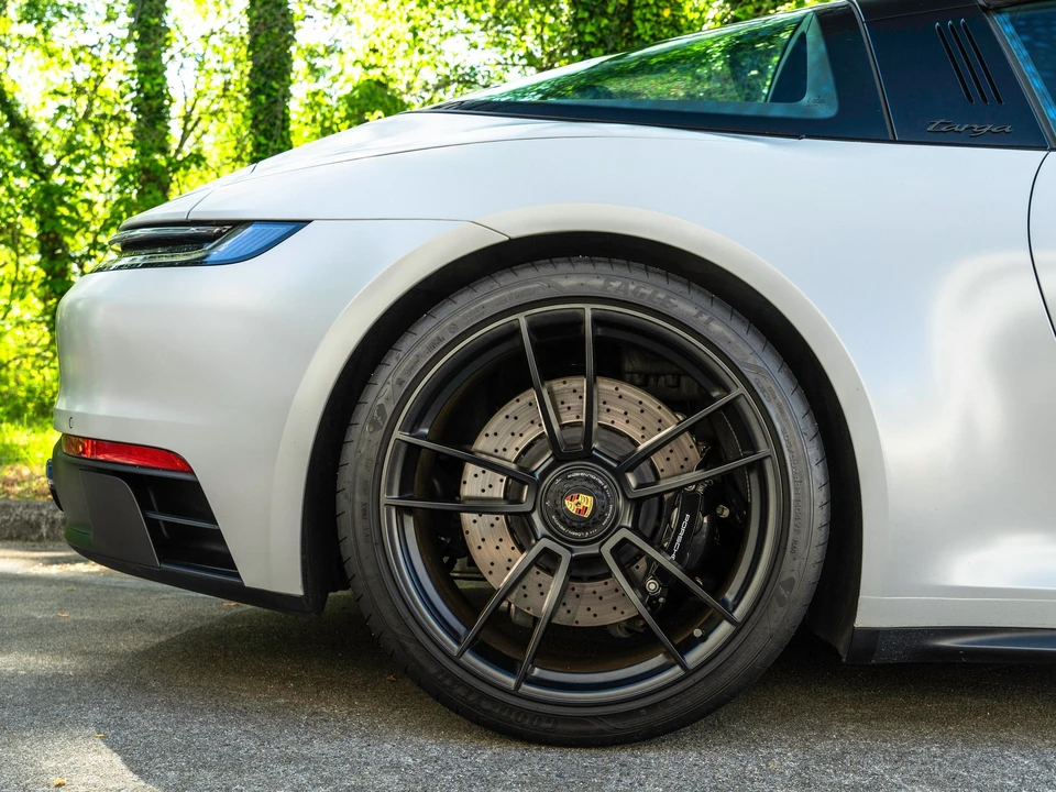 2023 Porsche 992 Targa 4 GTS - Image 18 of 31
