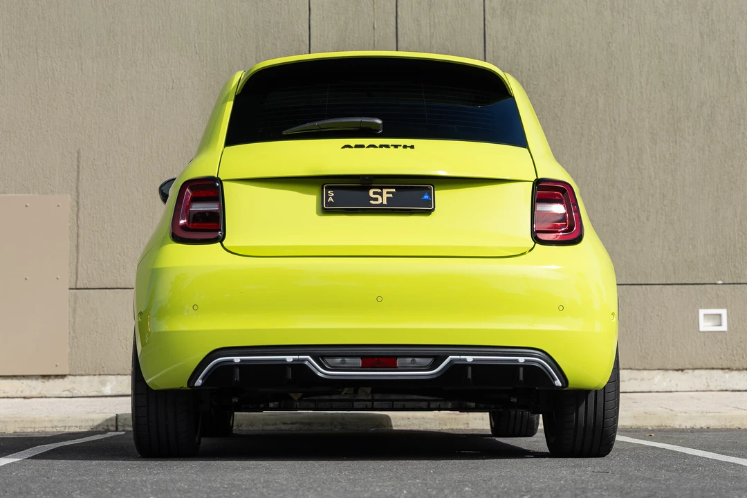 2023 Fiat 500e - Image 6 of 31