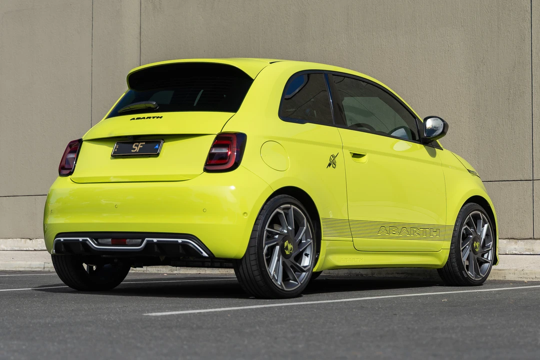 2023 Fiat 500e - Image 5 of 31