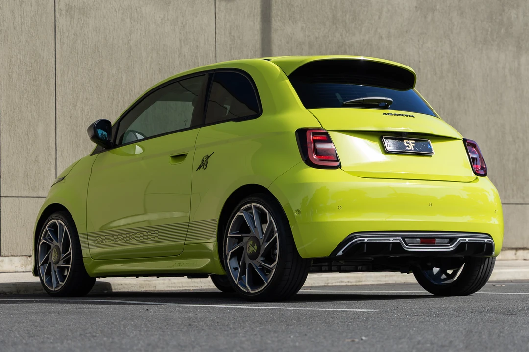 2023 Fiat 500e - Image 7 of 31