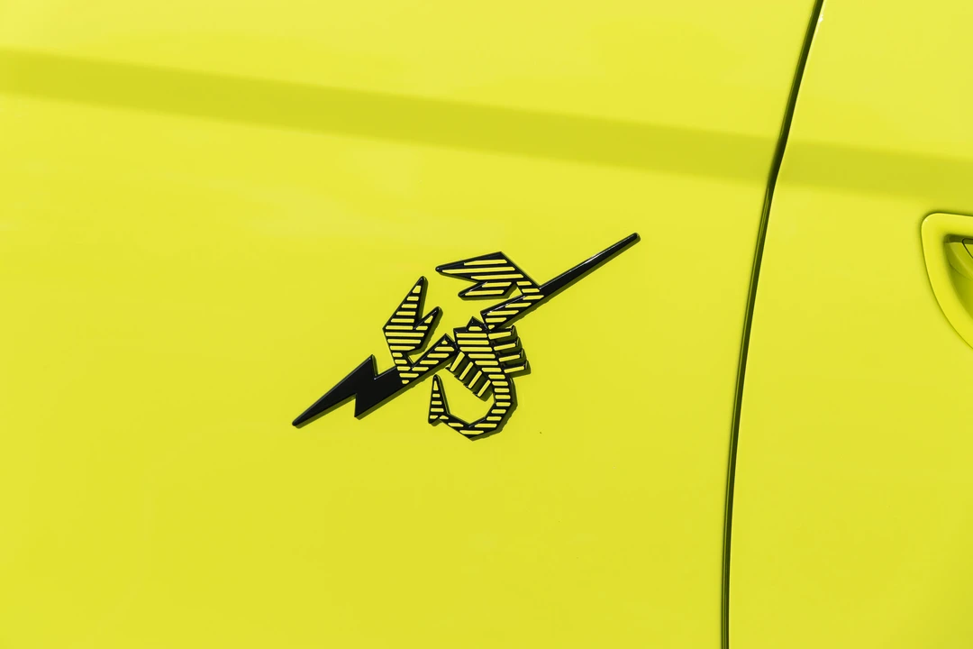 2023 Fiat 500e - Image 21 of 31