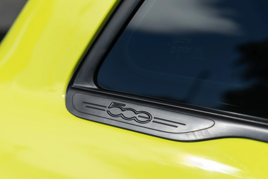 2023 Fiat 500e - Image 26 of 31