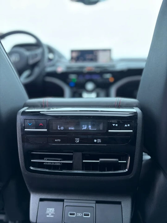 2023 Acura MDX 4th Gen - Image 12 of 15