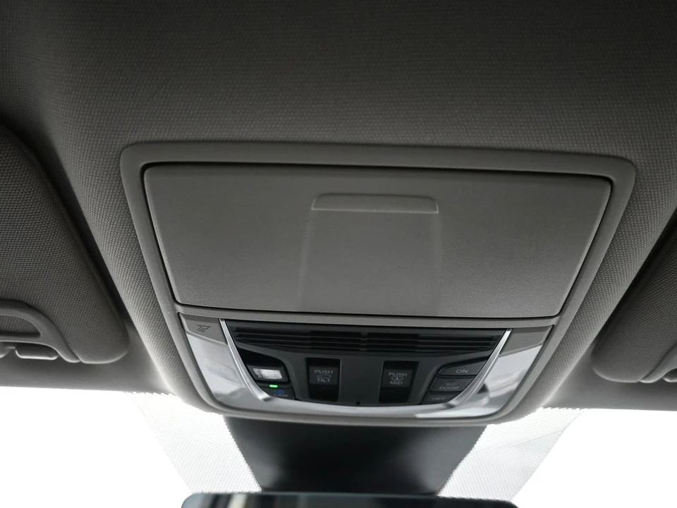 2023 Acura MDX 4th Gen - Image 17 of 21