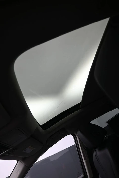 2023 Acura MDX 4th Gen - Image 18 of 21