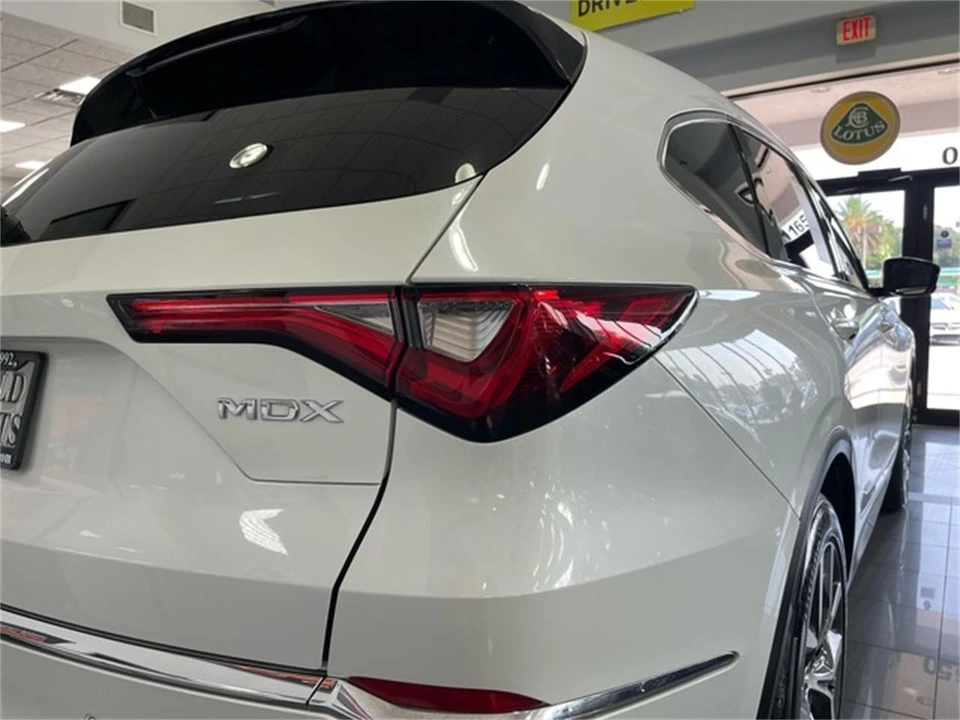 2023 Acura MDX 4th Gen - Image 17 of 31