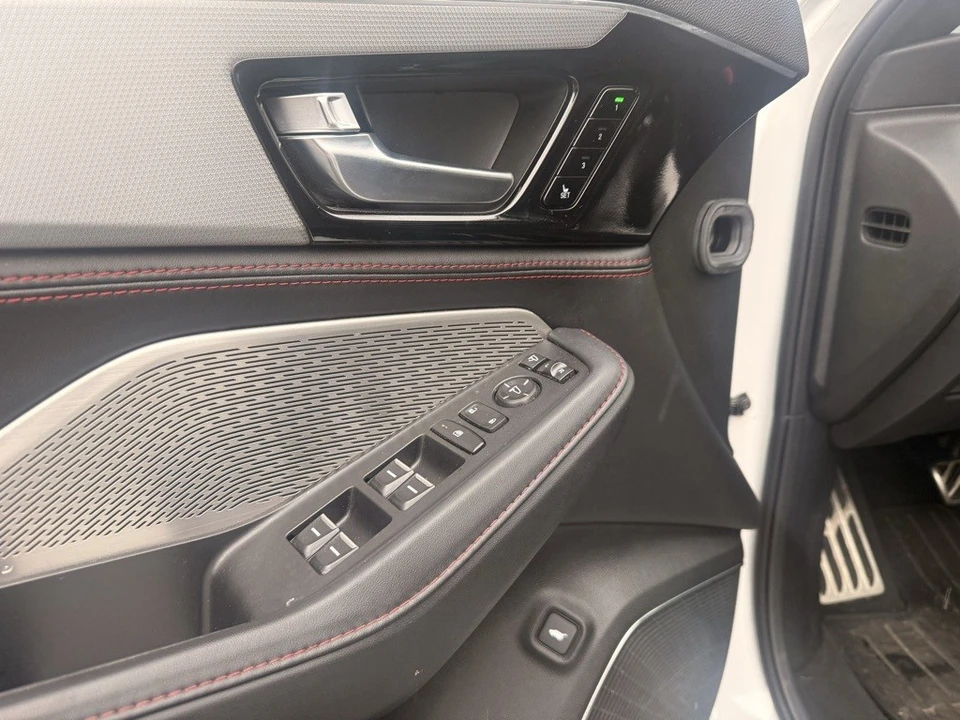 2023 Acura MDX 4th Gen - Image 15 of 21