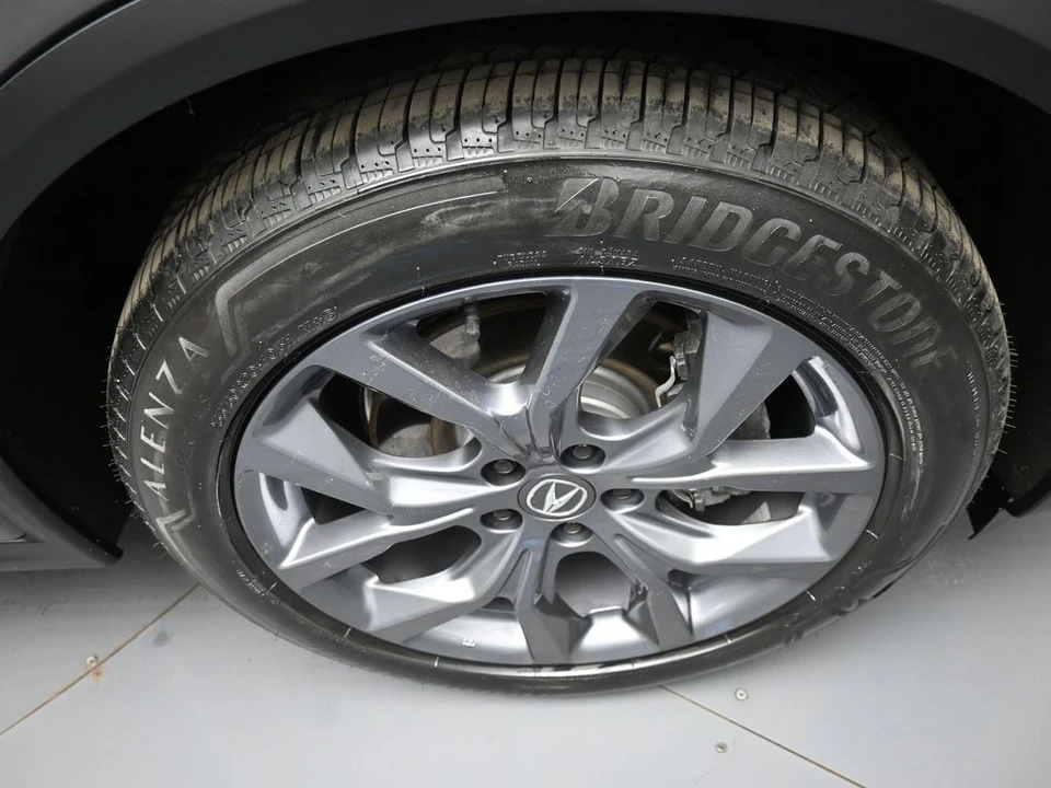 2023 Acura MDX 4th Gen - Image 13 of 21