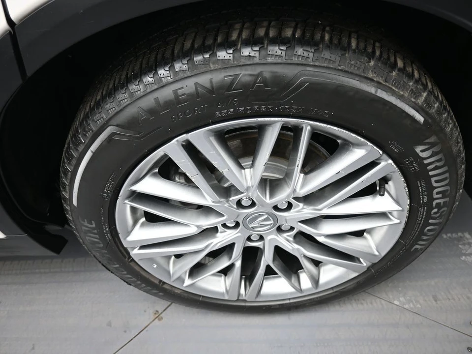2023 Acura MDX 4th Gen - Image 15 of 21