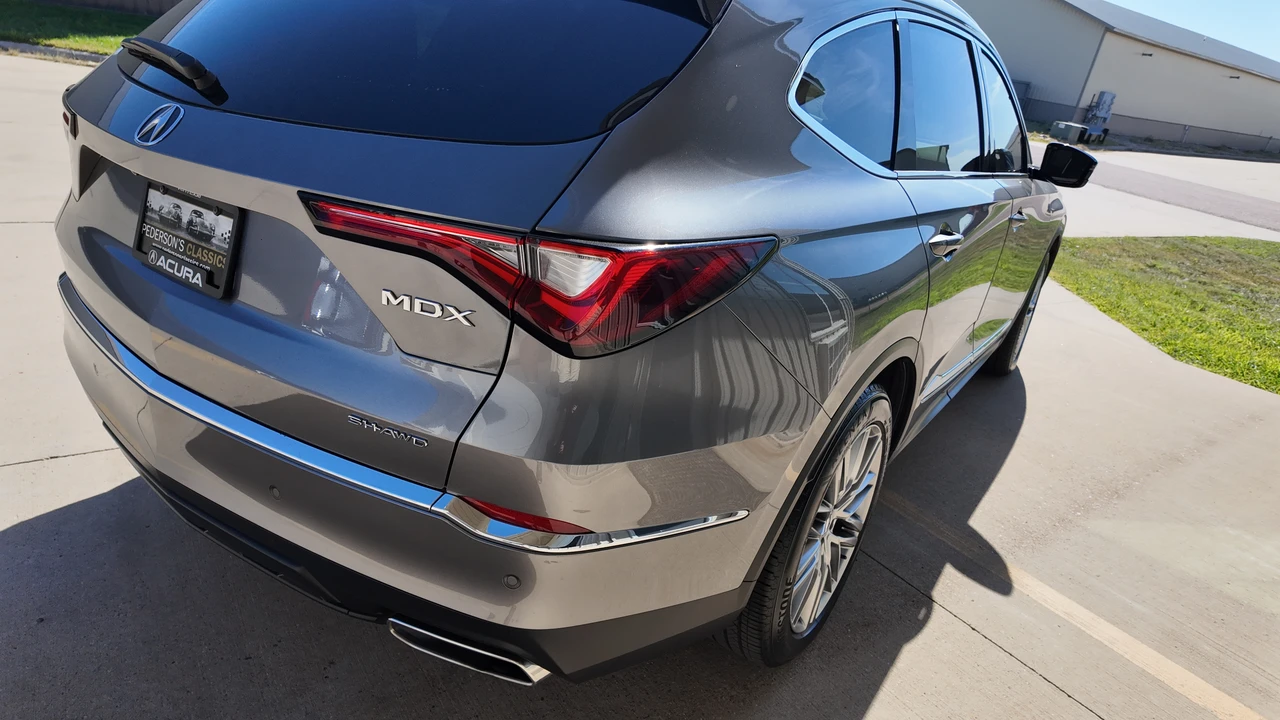 2023 Acura MDX 4th Gen - Image 13 of 31